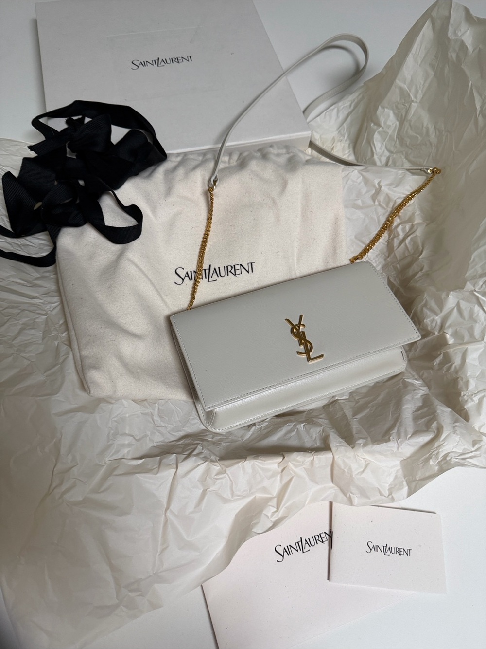 Yves Saint Laurent White Leather Chain bag/ phone holder with Gold YSL Logo - Picture 12 of 16